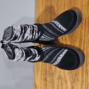 Toms Black and White Winter Boots Size 7